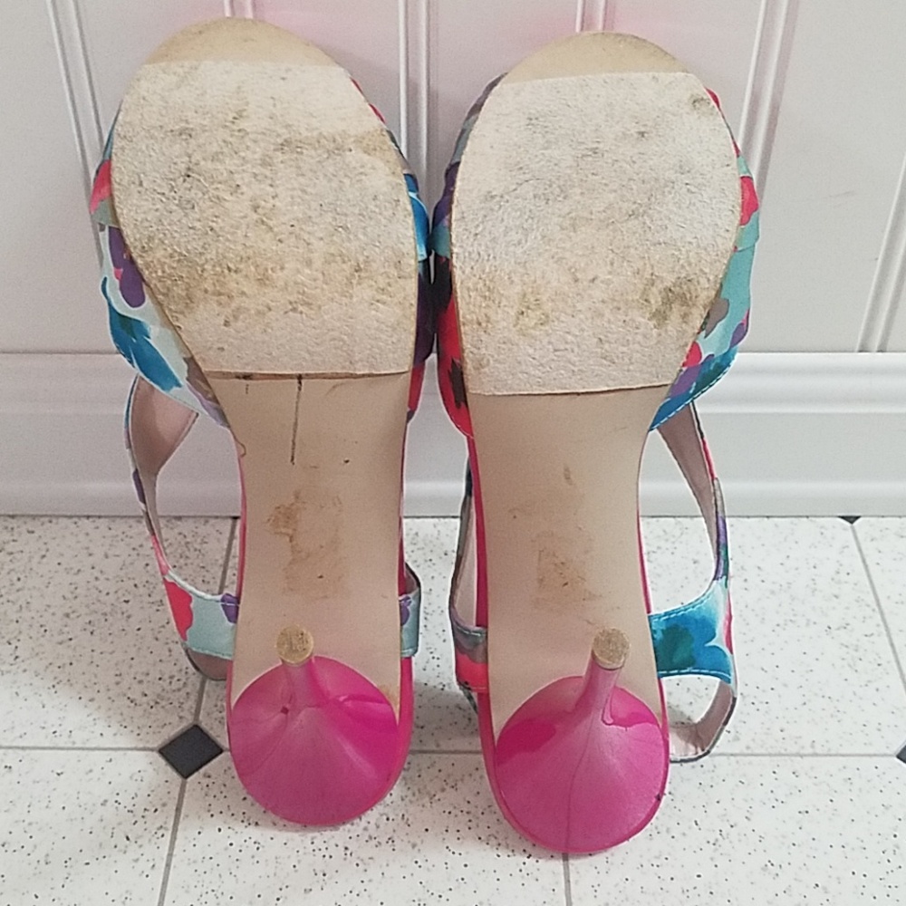 Heels - Picture 4 of 7